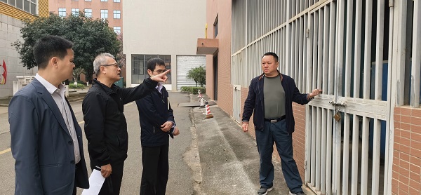 检查高压锅炉设备