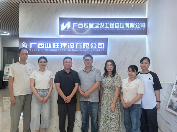 校企双方合影留念