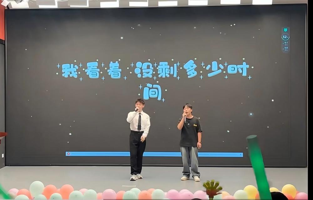 学院艺术团歌舞串烧表演
