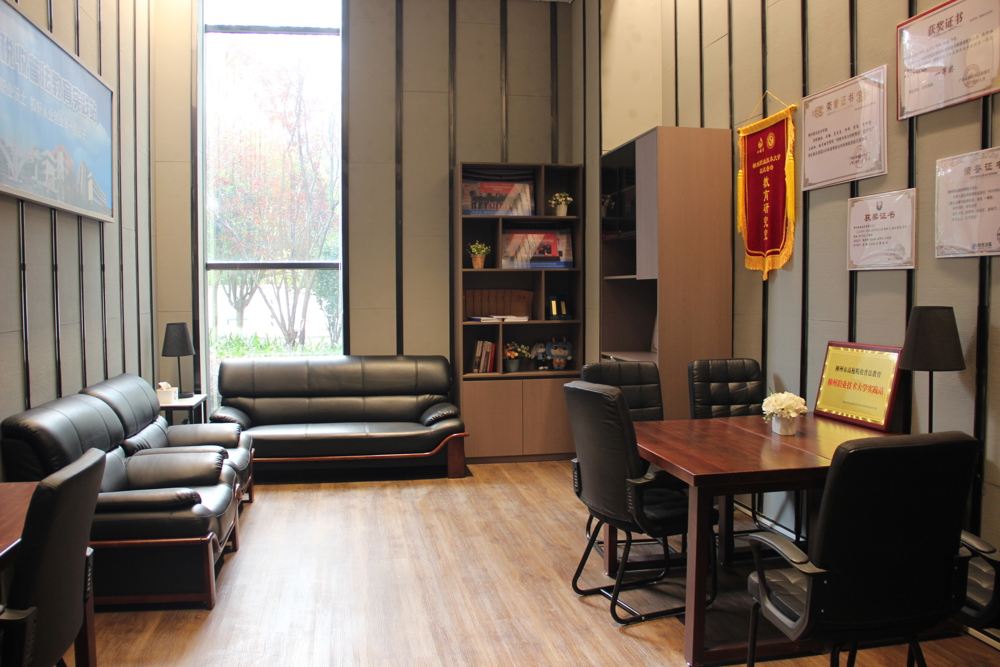 4.柳州市高校税收普法教育实践站税收普法教育研究室