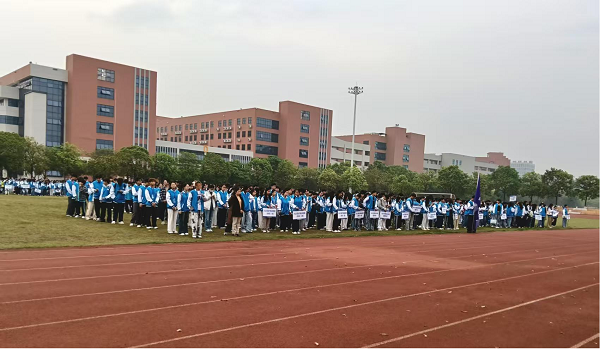 财经与物流管理学院开展“青春有礼随行”文明素养提升主题升旗仪式