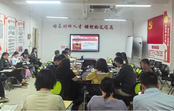 党支部副书记肖岚岚讲了专题党课