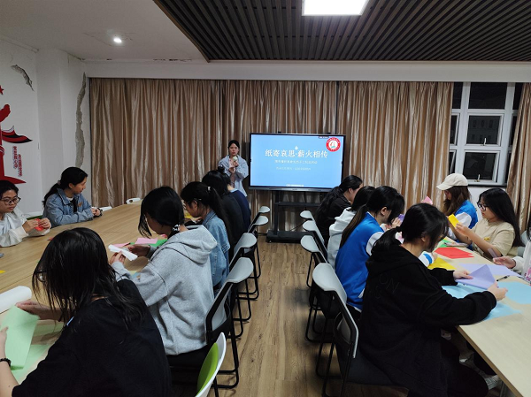 财经与物流管理学院开展“纸寄哀思·薪火相传”清明缅怀革命先烈纪念活动