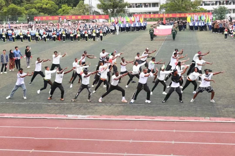 入场表演