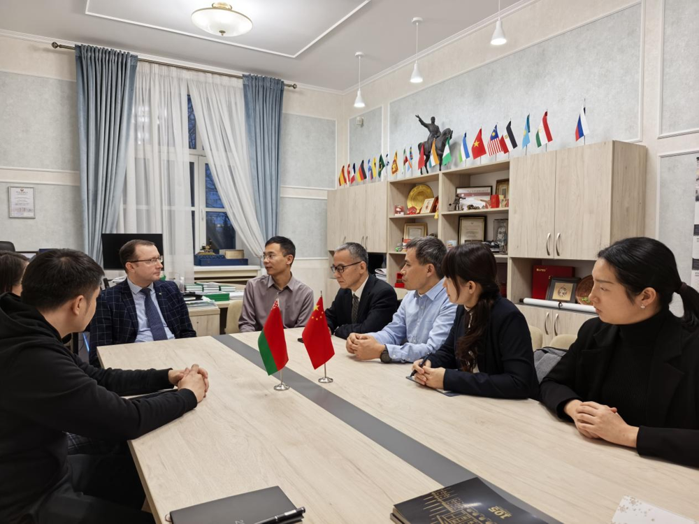 米乐官网代表团与白俄罗斯国立技术大学尤里副校长座谈会