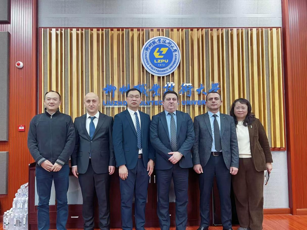 与会领导及嘉宾