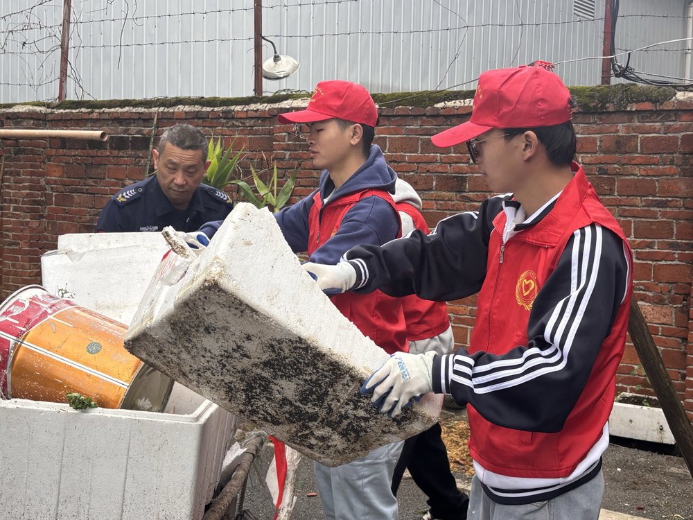 雷锋精神在社区服务中践行