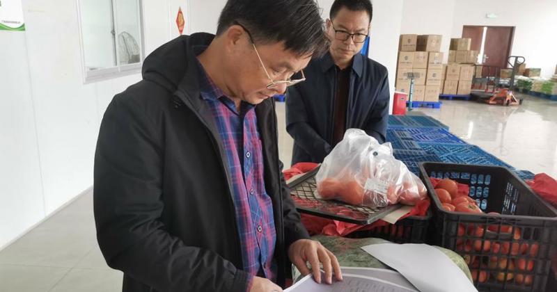 校领导带队调研米乐官网食堂食材供应商