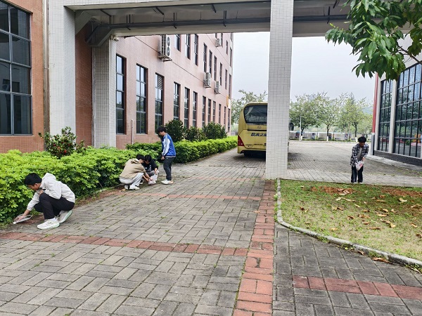 机电工程学院开展“清洁校园”志愿服务活动