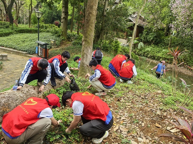 机电工程学院开展“弘扬雷锋精神 勇担时代使命”系列志愿服务活动