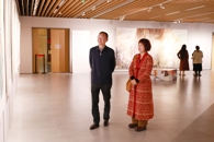 校党委书记刘子林参观指导米乐官网教师个人美术作品展