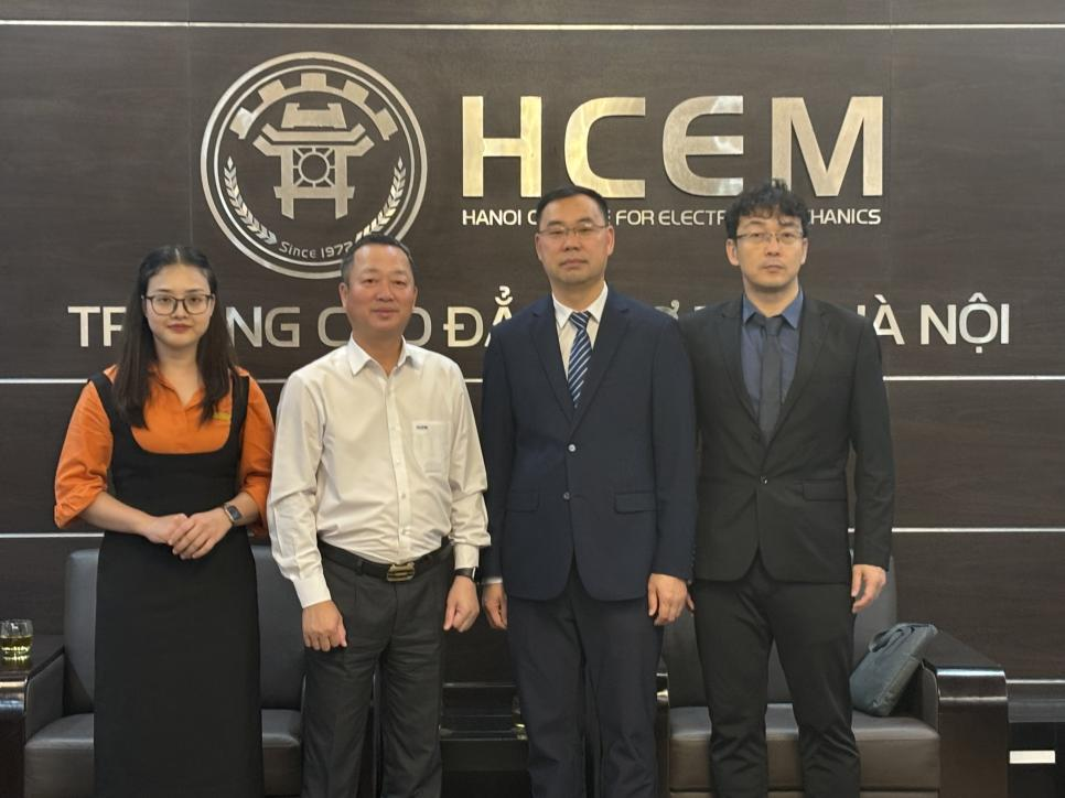 The LZPU Delegation Visits HCEM