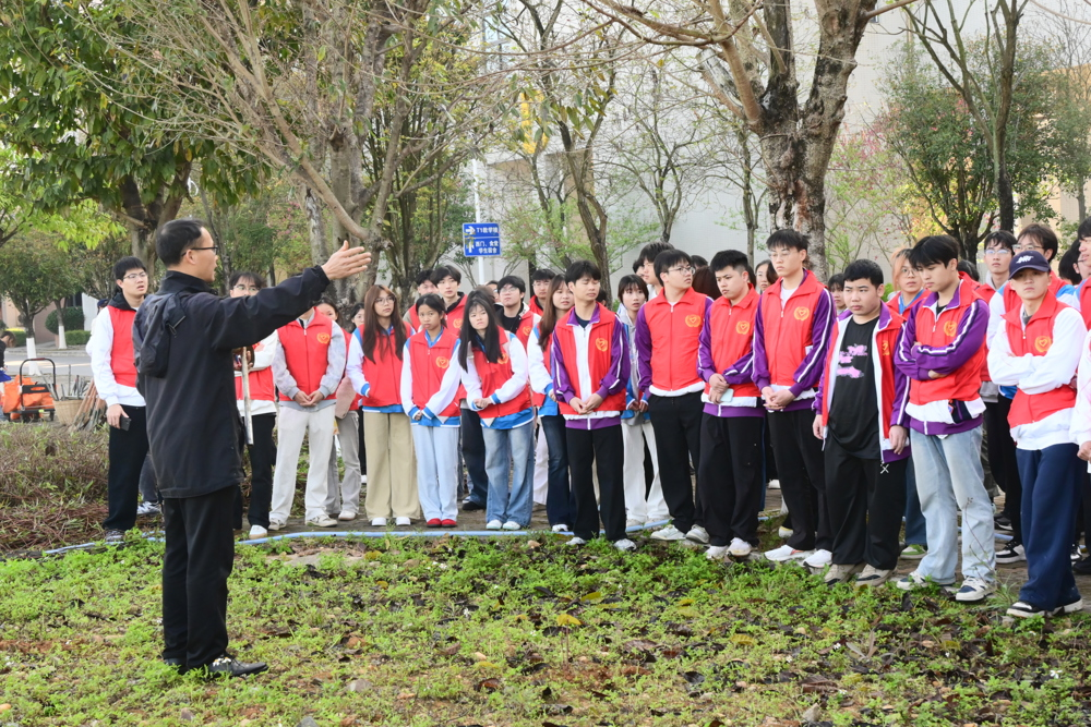 Department Website Auditors: Initially reviewed by Gao Cuijin, followed by a review by Yang Yanhua, and further reviewed by Liu Minghao University Website Auditors: Initially reviewed by Chen Chen, Publicity Department of the CPC LZPU Committee; finally reviewed by Luo Shihua, Publicity Department of the CPC LZPU Committee