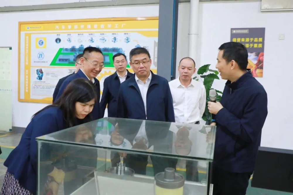 Mr. Lin Yu Making a Campus Tour