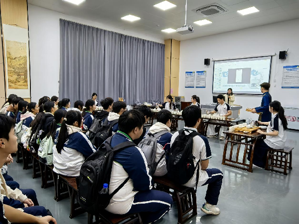 贸旅学子茶艺展示现场