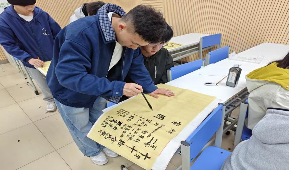 2e0f4b28e0d73bda97f2689658539f6e